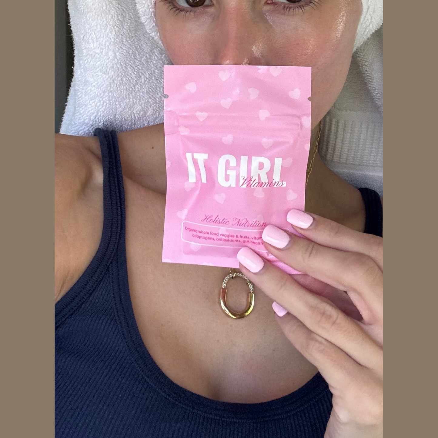 It Girl Snack - Superfoods Greens Gummies in Pink Starburst Flavor